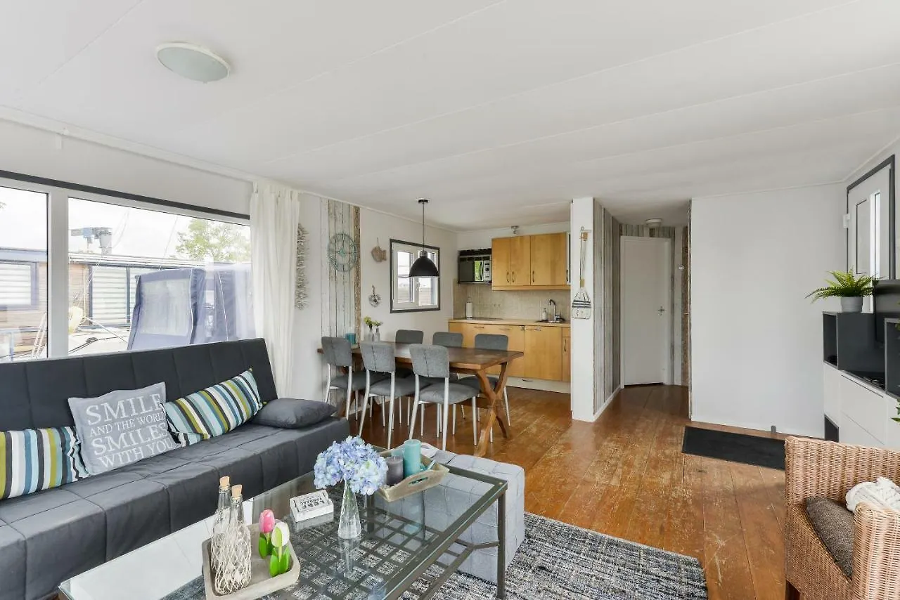 Apartment Bright And Comfortable Houseboat Aalsmeer Netherlands