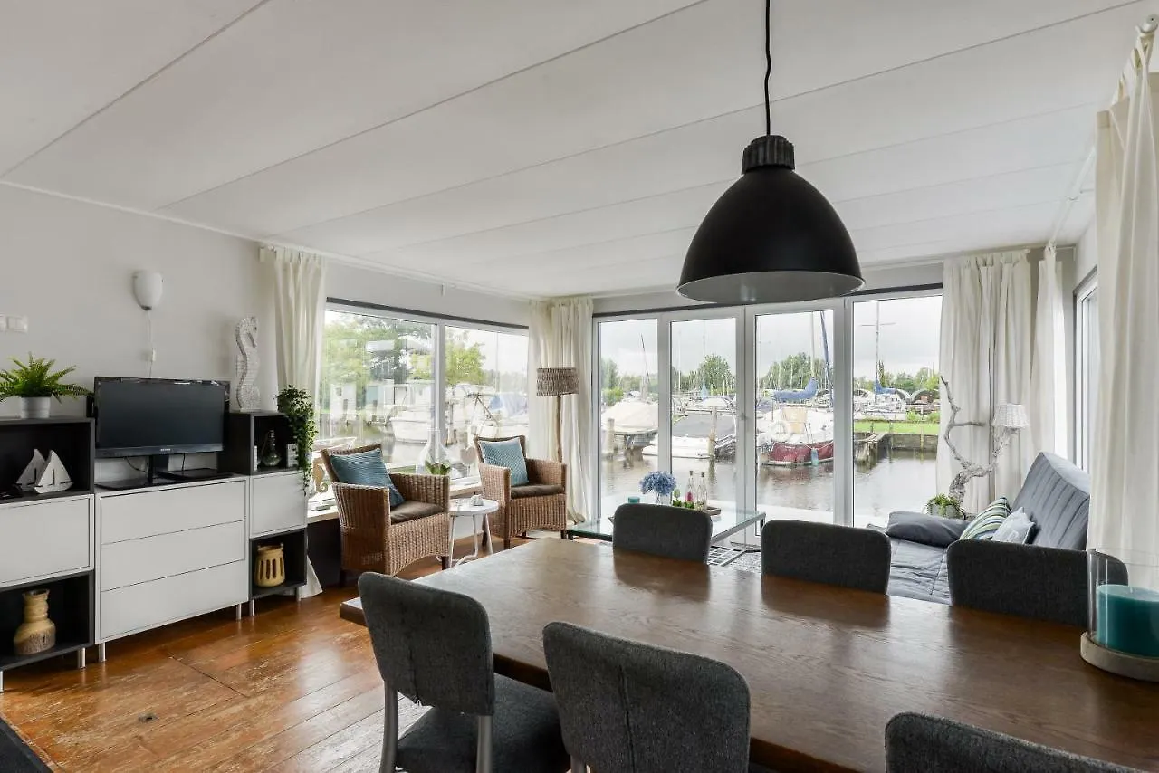 Bright And Comfortable Houseboat Aalsmeer