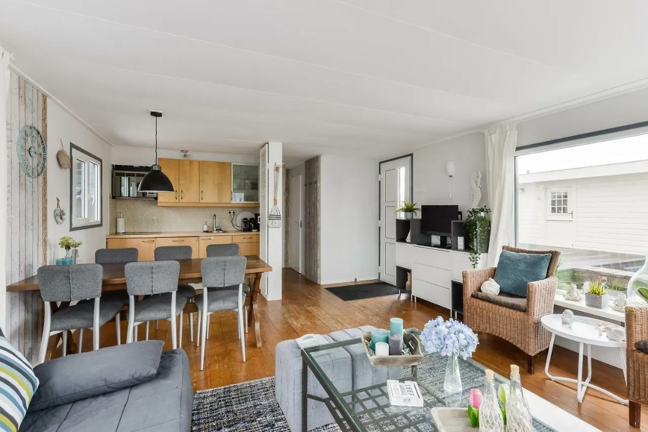 Bright And Comfortable Houseboat Aalsmeer Apartment